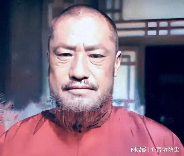 这才是军阀马步芳的真实样貌！满脸骄横，眼神凶狠，72岁命丧沙特