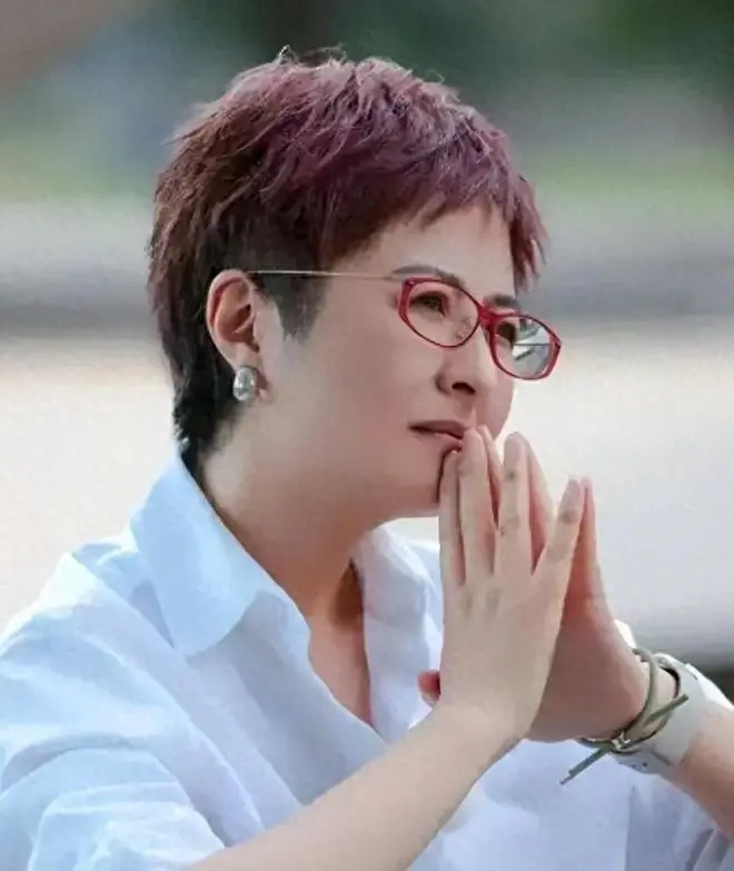 嫁李铁不后悔！张泉灵卸下伪装，自曝在央视受排挤，她没法说谎