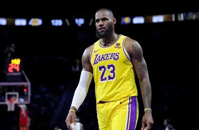 爆了！布朗直播口无遮拦，直言NBA没有爱，拉甲亢哥招募勒布朗