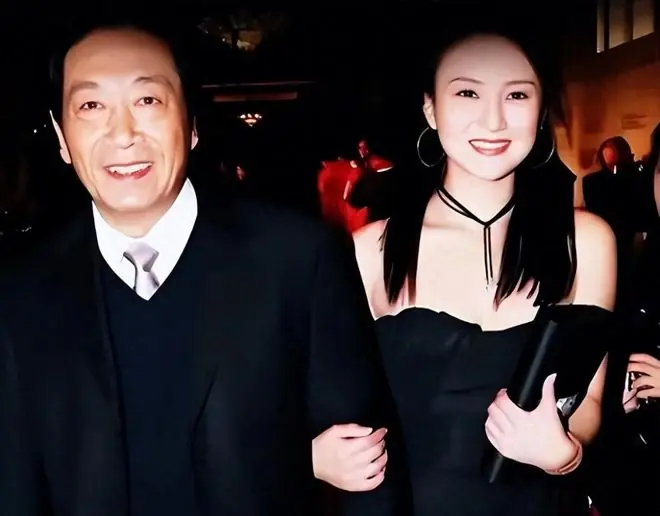 79岁王奎荣将北京140平房子、2000多万存款，全部赠予小37岁妻子