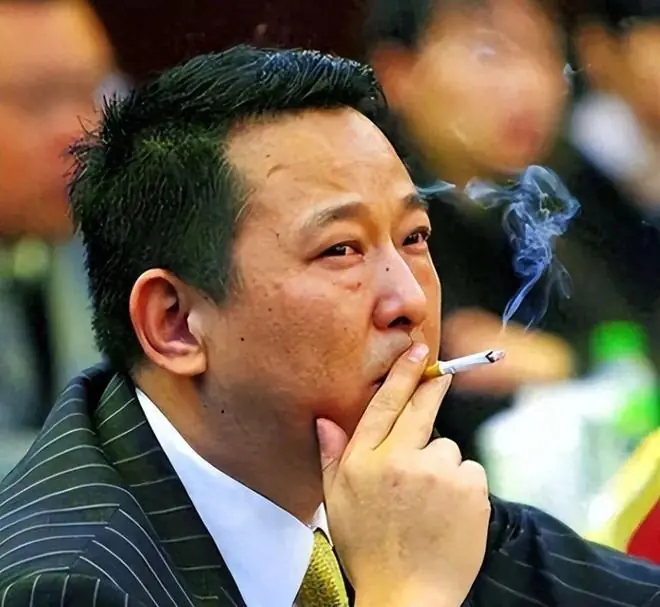 身家400亿，与12名女星有染，一餐百万，被捕时：没人敢治我的罪