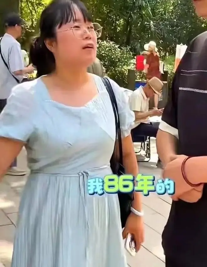 40岁大龄剩女相亲要求男方有房有车，还附加一条“婚后不生孩子”！男方当场怒怼：那你凭啥让我养你？