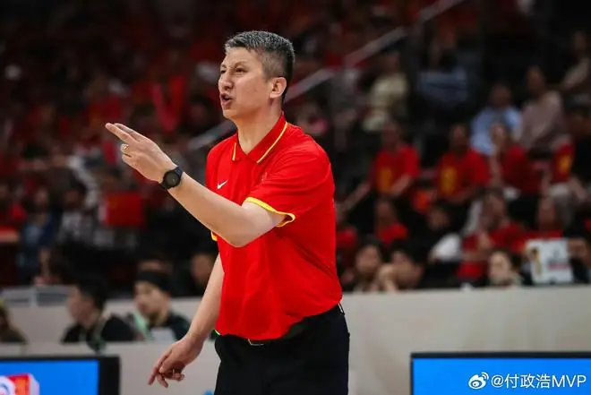 媒体人:现在倡导文化自信,所以归化球员这件事的动力不是很足