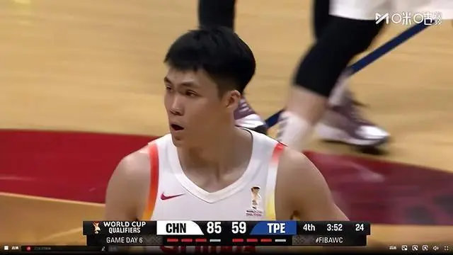 男篮赢球他最失意！前3节0分+3犯+3不沾，杨毅：他在场拉不开空间