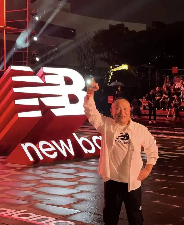 西安老板严鹏跳楼自杀！知情人曝原因，最后朋友圈曝光写好了遗言