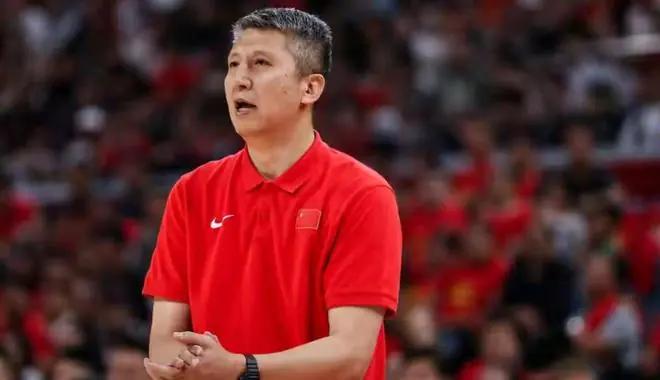中国男篮惨败！前国手怒批郭士强，死守内线背打，早就跟不上时代