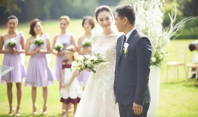 “李小冉徐佳宁离婚”冲上热搜，两人已无商业关联