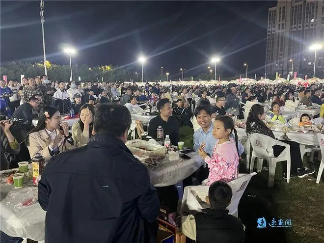 本周六草坪上看球去！“苏超·苏味·苏货”足球狂欢夜邀您文明赴约
