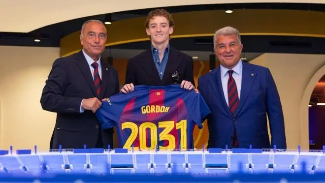 每体：为了今夏引援，巴萨申请2.1亿欧元贷款