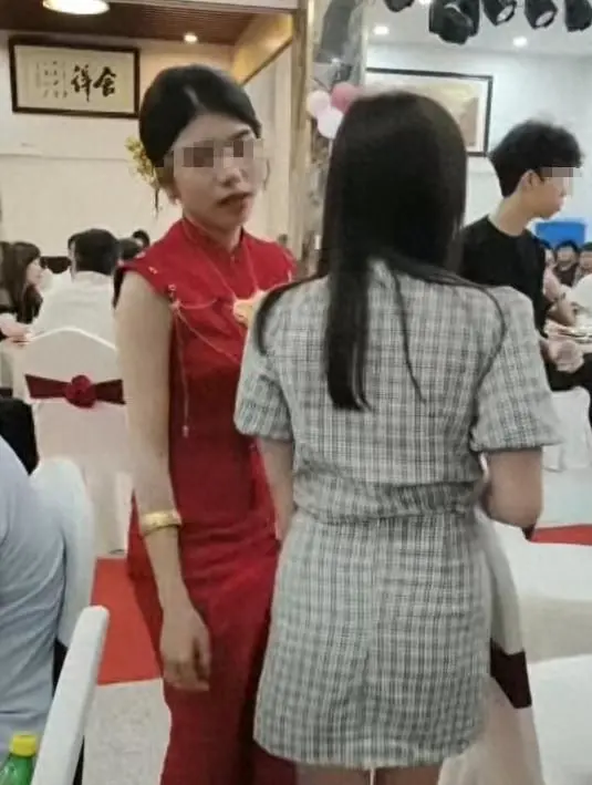 广东新娘和堂姐互撕后续：新娘私下道歉，堂姐曝完整经过，不原谅