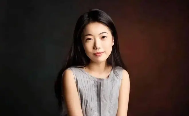 二十年人造神童轰然落幕：蒋方舟的崩塌，始于母亲偏执的造神游戏