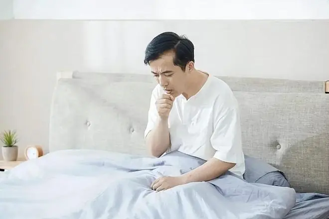 医生忠告：肺癌早期不是咳嗽，而是频繁出现这4症状，千万别忽视