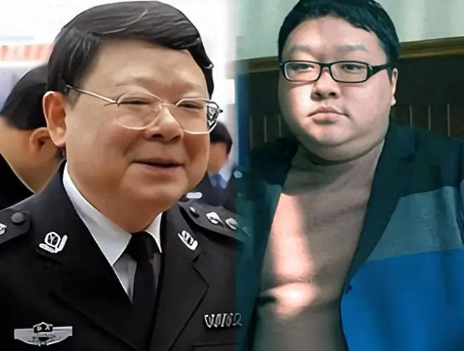 他是文强的儿子，父亲被判死刑母亲入狱八年，如今他过得怎样