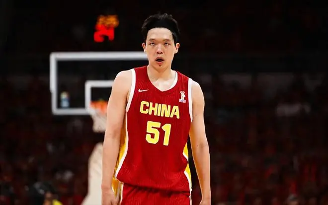 杨瀚森场均9.5分6篮板！接下来赴美代表开拓者打NBA夏季联赛