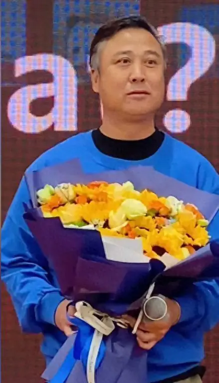祁宏近况：定居上海做青训，50岁锋芒褪去，妻子不离不弃等他5年