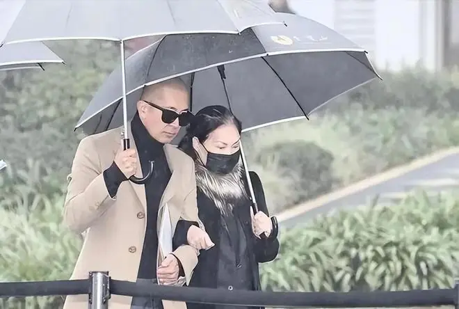 大S遗产风波再起!曾称“将遗产交由S妈处置”的具俊晔,被曝准备与大S儿女争遗产