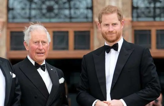 哈里王子住宿罗生门：白金汉宫称资源不足，他怒斥“胡扯”