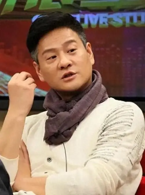 顶级负心汉，成名后与恩人离婚迎娶小三，如今前妻红了他却糊了
