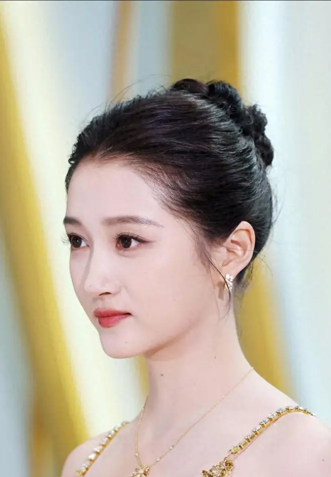 狗仔曝鹿晗关晓彤分手一年多，3个原因无法挽回，男方求复合被拒