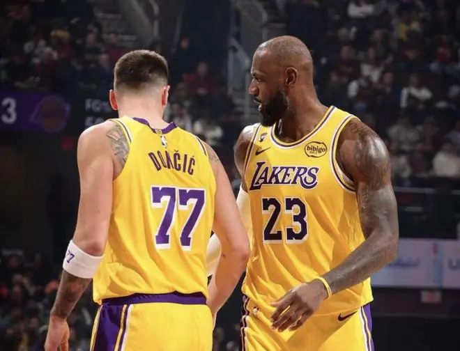 ESPN记者：早在东契奇续约时，湖人就承诺要放弃詹姆斯的合同