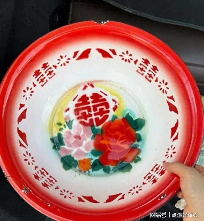 红极一时的“搪瓷盆”为啥被淘汰了?看过这些原因,你就不奇怪了