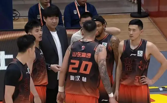 山东完成两笔签约，郭艾伦回应退役话题，赵柏清不满同曦续约年薪